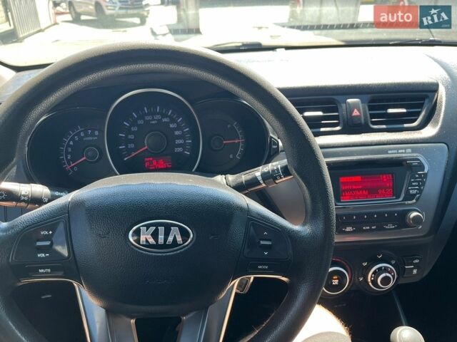 Белый Киа Рио, объемом двигателя 1.4 л и пробегом 178 тыс. км за 6800 $, фото 12 на Automoto.ua