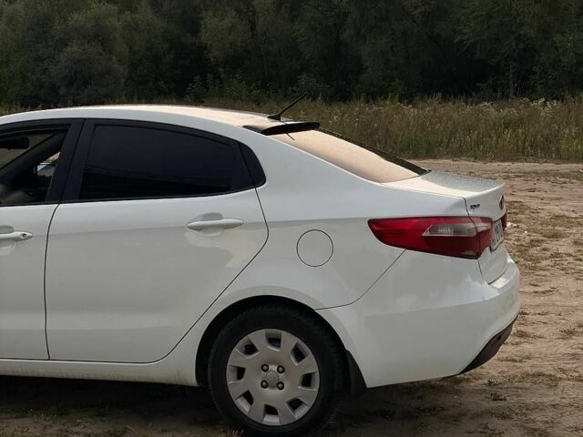 Білий Кіа Ріо, об'ємом двигуна 1.4 л та пробігом 258 тис. км за 6200 $, фото 22 на Automoto.ua