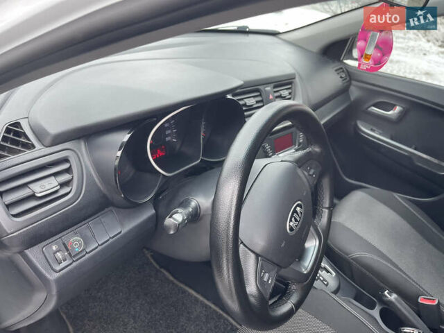 Білий Кіа Ріо, об'ємом двигуна 1.4 л та пробігом 216 тис. км за 7850 $, фото 30 на Automoto.ua