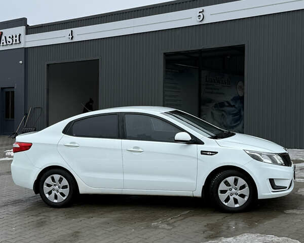 Белый Киа Рио, объемом двигателя 1.4 л и пробегом 54 тыс. км за 9400 $, фото 3 на Automoto.ua