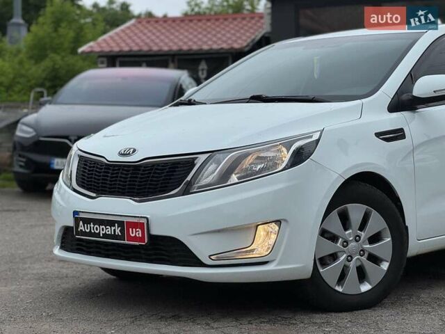 Белый Киа Рио, объемом двигателя 1.6 л и пробегом 105 тыс. км за 7790 $, фото 3 на Automoto.ua