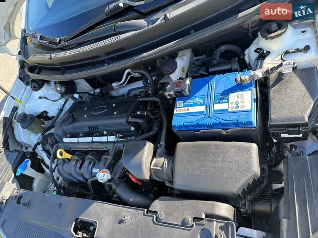 Белый Киа Рио, объемом двигателя 1.4 л и пробегом 86 тыс. км за 9500 $, фото 8 на Automoto.ua