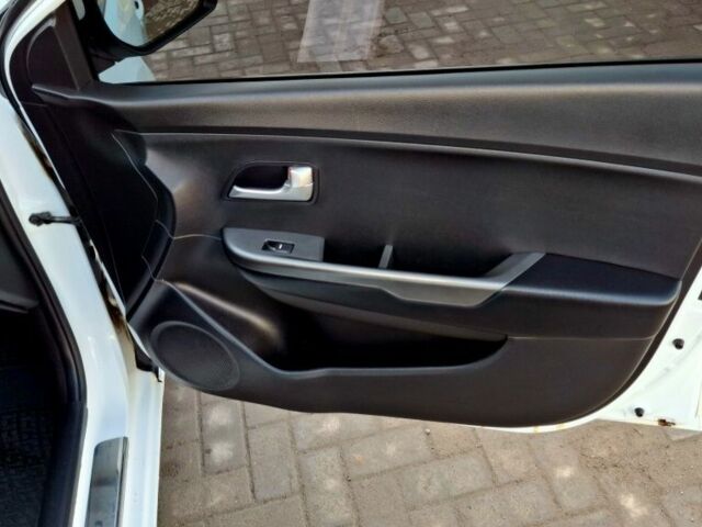 Белый Киа Рио, объемом двигателя 1.4 л и пробегом 87 тыс. км за 8750 $, фото 18 на Automoto.ua