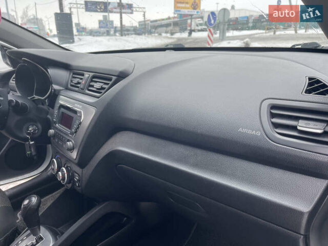 Білий Кіа Ріо, об'ємом двигуна 1.4 л та пробігом 216 тис. км за 7850 $, фото 31 на Automoto.ua