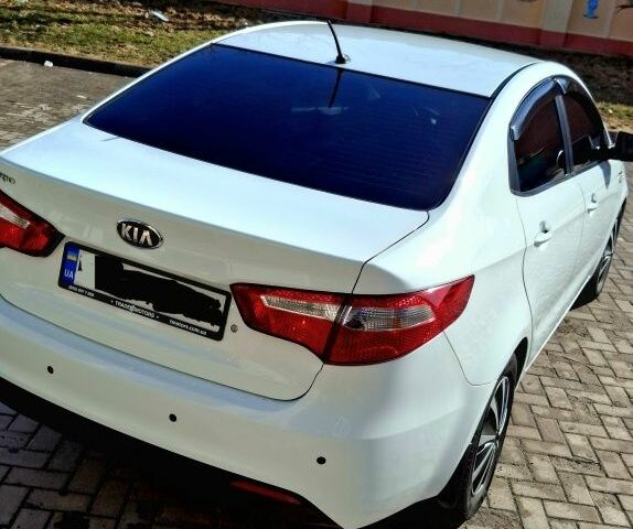Белый Киа Рио, объемом двигателя 1.4 л и пробегом 87 тыс. км за 8750 $, фото 5 на Automoto.ua