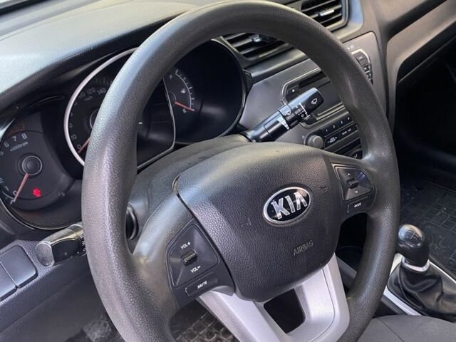 Белый Киа Рио, объемом двигателя 1.4 л и пробегом 209 тыс. км за 5700 $, фото 6 на Automoto.ua