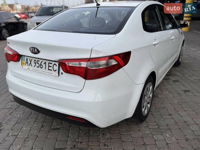 Білий Кіа Ріо, об'ємом двигуна 1.4 л та пробігом 169 тис. км за 5999 $, фото 3 на Automoto.ua