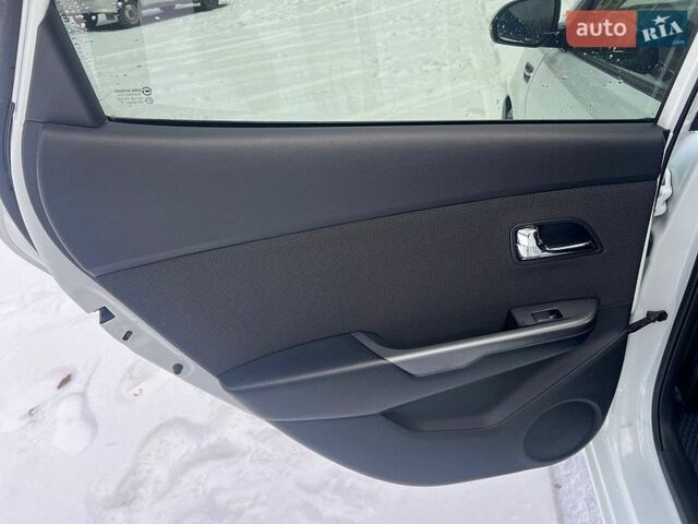Белый Киа Рио, объемом двигателя 1.4 л и пробегом 125 тыс. км за 8300 $, фото 28 на Automoto.ua