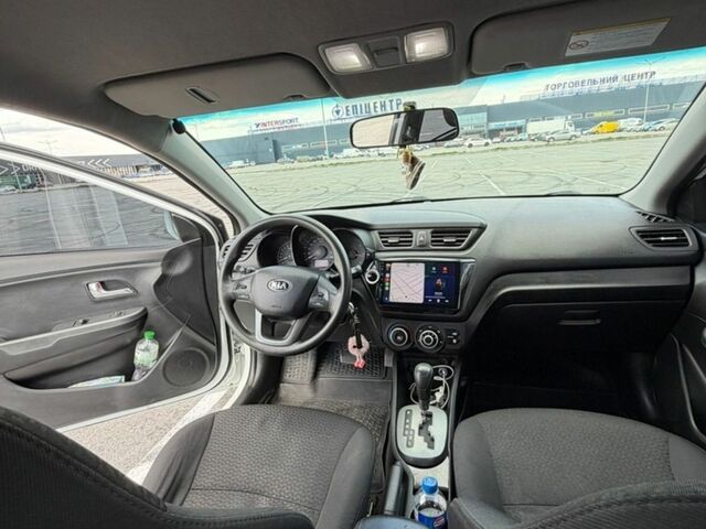 Белый Киа Рио, объемом двигателя 1.4 л и пробегом 125 тыс. км за 6500 $, фото 10 на Automoto.ua