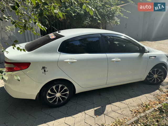 Білий Кіа Ріо, об'ємом двигуна 1.4 л та пробігом 84 тис. км за 9200 $, фото 2 на Automoto.ua