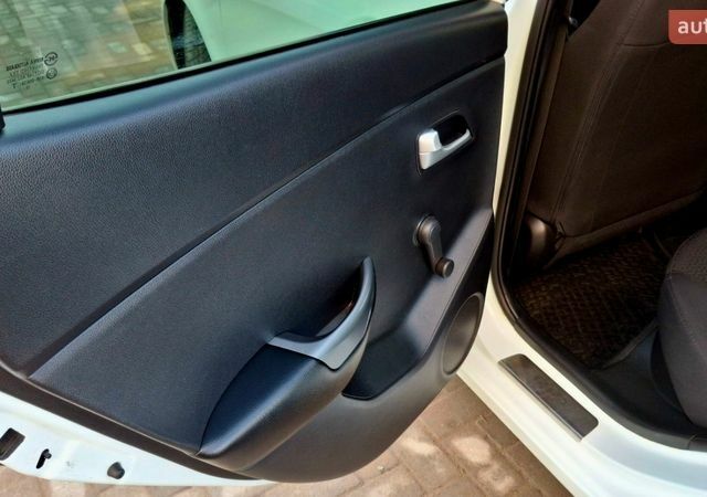 Белый Киа Рио, объемом двигателя 1.4 л и пробегом 87 тыс. км за 8750 $, фото 36 на Automoto.ua