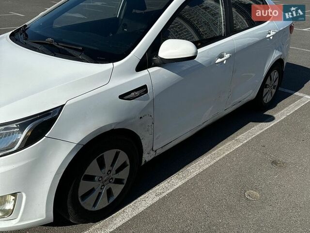 Белый Киа Рио, объемом двигателя 1.4 л и пробегом 214 тыс. км за 6000 $, фото 2 на Automoto.ua