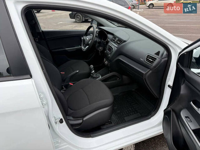 Белый Киа Рио, объемом двигателя 1.4 л и пробегом 23 тыс. км за 9900 $, фото 28 на Automoto.ua