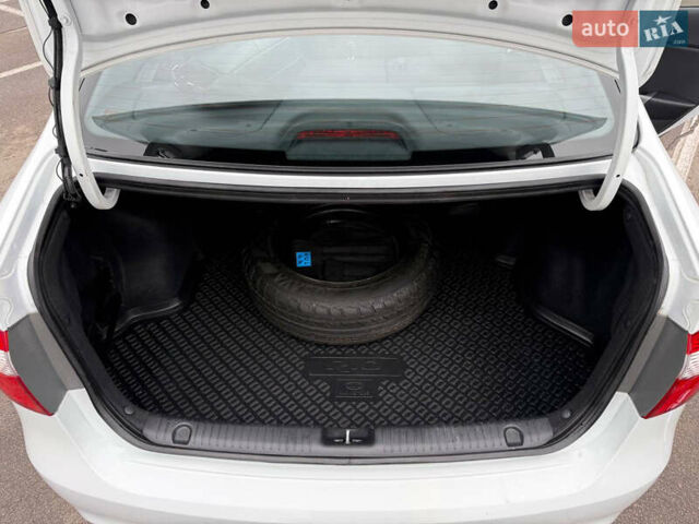 Белый Киа Рио, объемом двигателя 1.4 л и пробегом 23 тыс. км за 9900 $, фото 37 на Automoto.ua