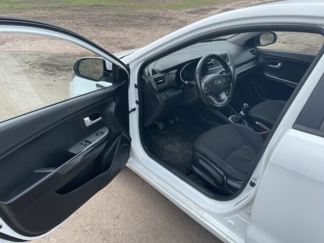 Білий Кіа Ріо, об'ємом двигуна 0 л та пробігом 210 тис. км за 5500 $, фото 4 на Automoto.ua