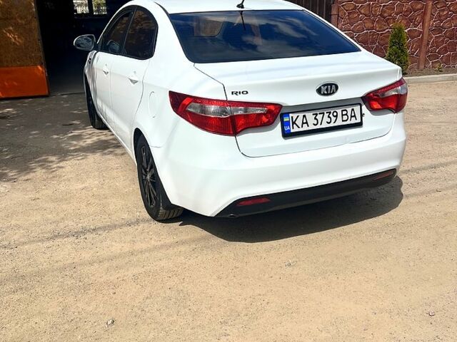 Белый Киа Рио, объемом двигателя 1.4 л и пробегом 260 тыс. км за 6250 $, фото 2 на Automoto.ua