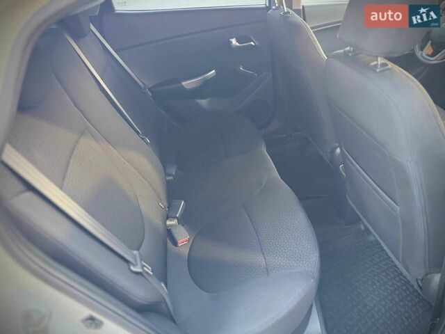 Белый Киа Рио, объемом двигателя 1.4 л и пробегом 73 тыс. км за 7950 $, фото 8 на Automoto.ua
