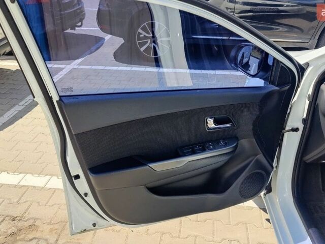 Белый Киа Рио, объемом двигателя 1.59 л и пробегом 130 тыс. км за 7400 $, фото 48 на Automoto.ua