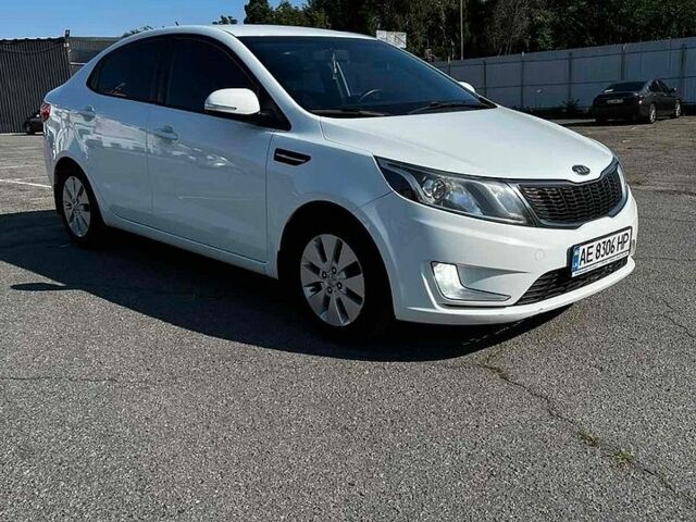 Белый Киа Рио, объемом двигателя 1.6 л и пробегом 267 тыс. км за 7000 $, фото 1 на Automoto.ua
