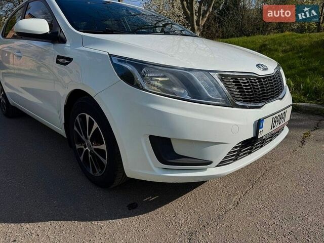 Білий Кіа Ріо, об'ємом двигуна 1.4 л та пробігом 97 тис. км за 9300 $, фото 1 на Automoto.ua