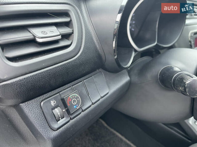 Білий Кіа Ріо, об'ємом двигуна 1.4 л та пробігом 216 тис. км за 7850 $, фото 36 на Automoto.ua