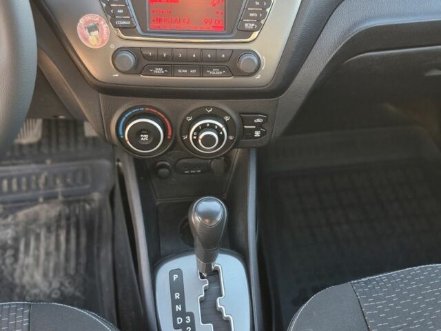 Белый Киа Рио, объемом двигателя 1.4 л и пробегом 212 тыс. км за 6999 $, фото 4 на Automoto.ua