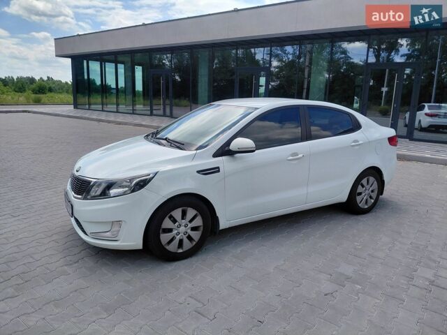 Белый Киа Рио, объемом двигателя 1.59 л и пробегом 181 тыс. км за 6599 $, фото 3 на Automoto.ua