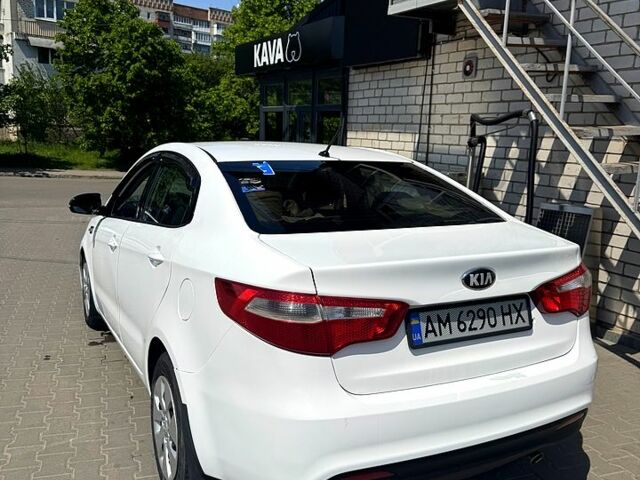 Белый Киа Рио, объемом двигателя 1.4 л и пробегом 222 тыс. км за 6900 $, фото 5 на Automoto.ua