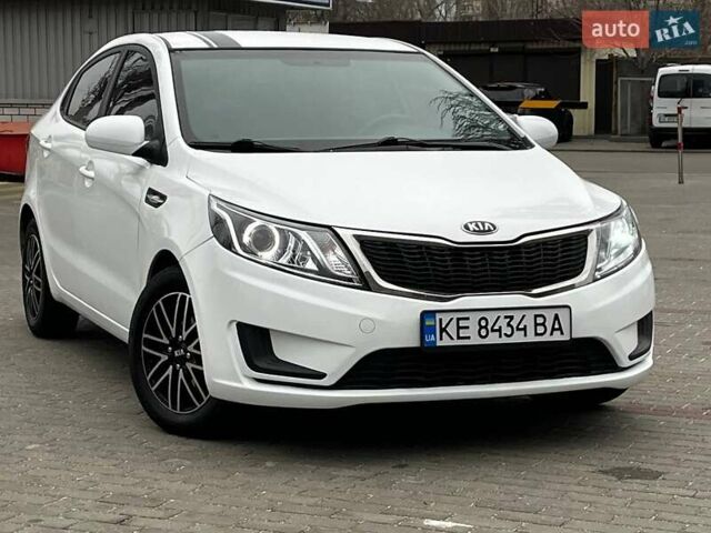 Белый Киа Рио, объемом двигателя 1.4 л и пробегом 125 тыс. км за 8000 $, фото 2 на Automoto.ua