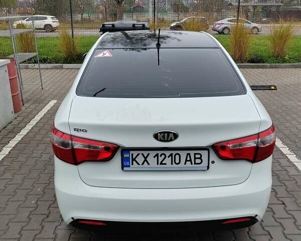 Белый Киа Рио, объемом двигателя 1.4 л и пробегом 91 тыс. км за 8400 $, фото 10 на Automoto.ua