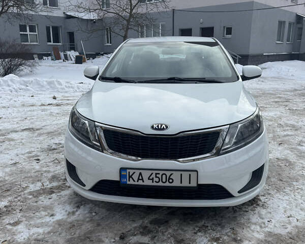 Белый Киа Рио, объемом двигателя 1.4 л и пробегом 178 тыс. км за 7500 $, фото 2 на Automoto.ua