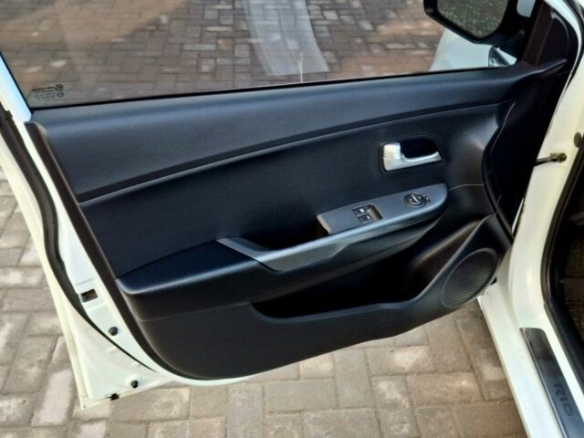 Белый Киа Рио, объемом двигателя 1.4 л и пробегом 87 тыс. км за 8750 $, фото 12 на Automoto.ua