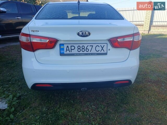 Белый Киа Рио, объемом двигателя 1.4 л и пробегом 82 тыс. км за 8000 $, фото 2 на Automoto.ua