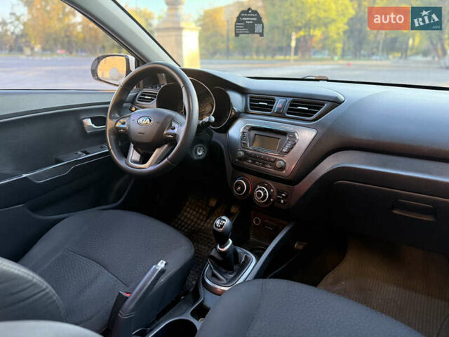 Белый Киа Рио, объемом двигателя 1.4 л и пробегом 185 тыс. км за 6700 $, фото 10 на Automoto.ua