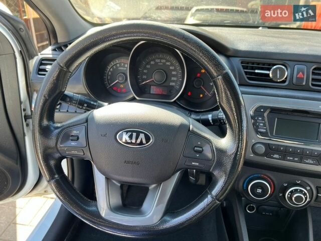 Білий Кіа Ріо, об'ємом двигуна 1.4 л та пробігом 210 тис. км за 5800 $, фото 15 на Automoto.ua