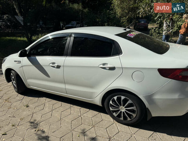 Білий Кіа Ріо, об'ємом двигуна 1.4 л та пробігом 84 тис. км за 9200 $, фото 7 на Automoto.ua