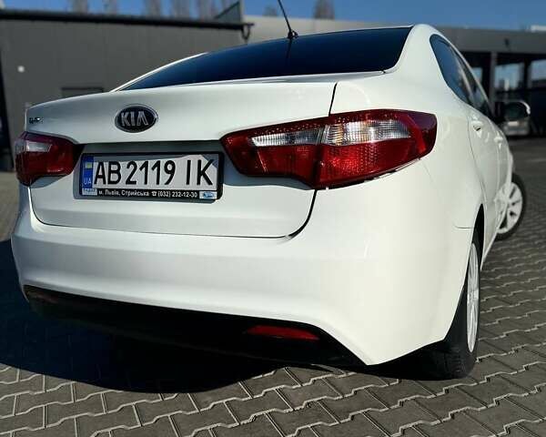 Белый Киа Рио, объемом двигателя 1.59 л и пробегом 222 тыс. км за 8600 $, фото 6 на Automoto.ua