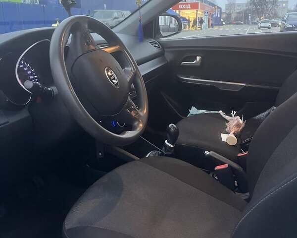 Белый Киа Рио, объемом двигателя 0 л и пробегом 180 тыс. км за 8000 $, фото 1 на Automoto.ua