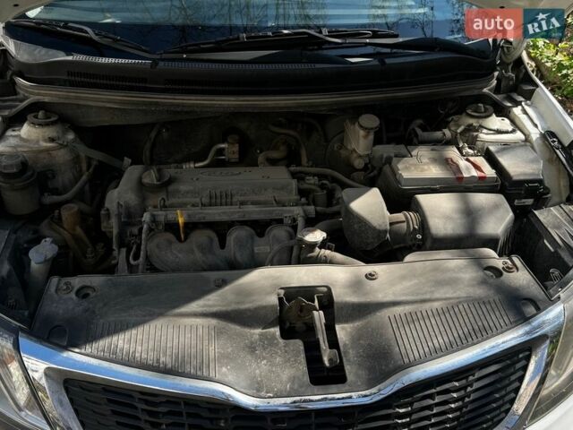 Белый Киа Рио, объемом двигателя 1.4 л и пробегом 176 тыс. км за 7900 $, фото 14 на Automoto.ua