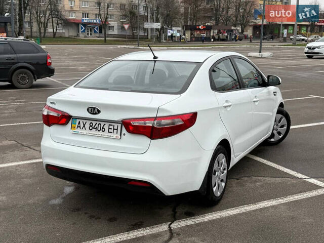 Белый Киа Рио, объемом двигателя 1.4 л и пробегом 23 тыс. км за 9900 $, фото 7 на Automoto.ua