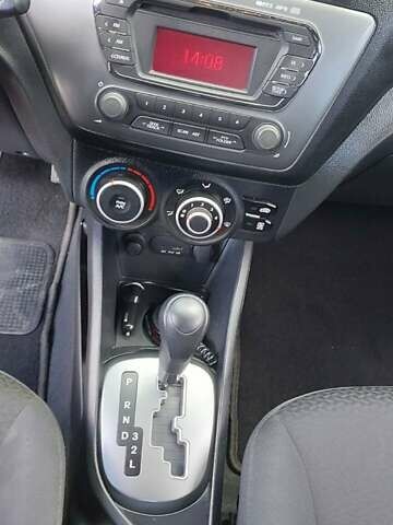 Білий Кіа Ріо, об'ємом двигуна 1.6 л та пробігом 73 тис. км за 9500 $, фото 9 на Automoto.ua