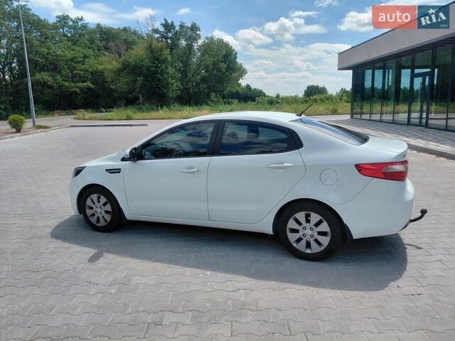 Білий Кіа Ріо, об'ємом двигуна 1.59 л та пробігом 180 тис. км за 6600 $, фото 7 на Automoto.ua