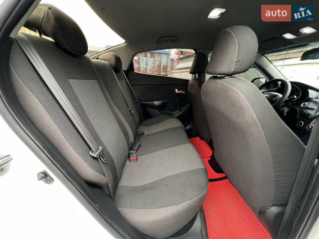 Белый Киа Рио, объемом двигателя 1.4 л и пробегом 246 тыс. км за 6550 $, фото 22 на Automoto.ua