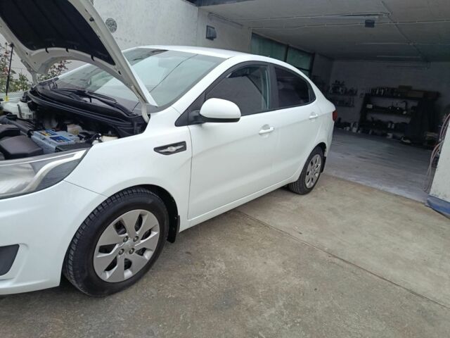 Белый Киа Рио, объемом двигателя 1.4 л и пробегом 110 тыс. км за 8500 $, фото 6 на Automoto.ua