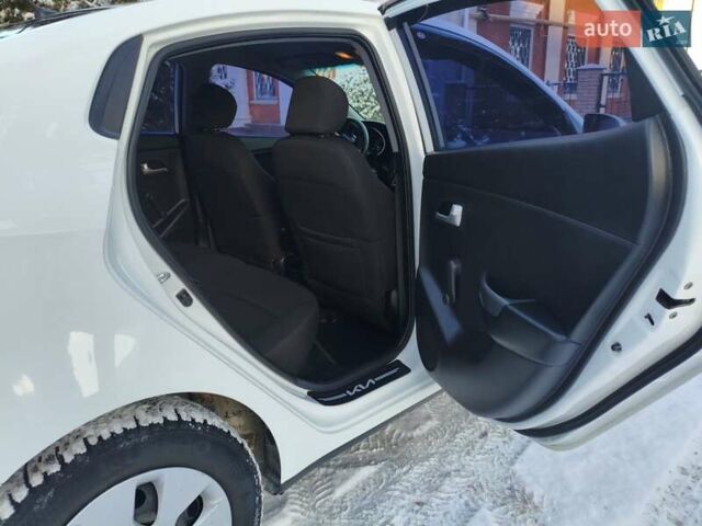 Белый Киа Рио, объемом двигателя 1.4 л и пробегом 144 тыс. км за 7700 $, фото 21 на Automoto.ua