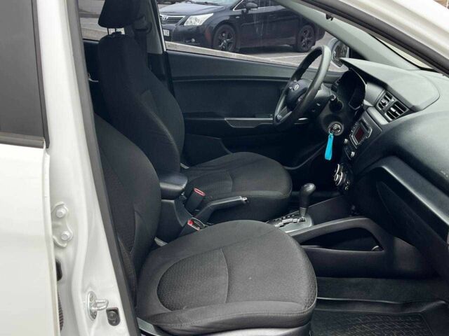 Белый Киа Рио, объемом двигателя 1.4 л и пробегом 125 тыс. км за 8000 $, фото 11 на Automoto.ua