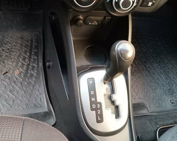 Білий Кіа Ріо, об'ємом двигуна 1.4 л та пробігом 87 тис. км за 8000 $, фото 4 на Automoto.ua