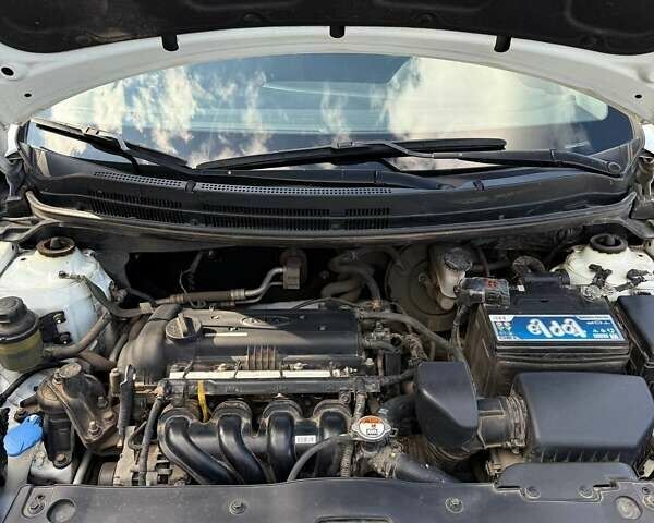 Білий Кіа Ріо, об'ємом двигуна 1.59 л та пробігом 106 тис. км за 8400 $, фото 17 на Automoto.ua