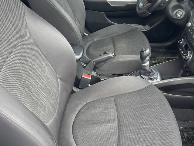 Білий Кіа Ріо, об'ємом двигуна 1.6 л та пробігом 148 тис. км за 7550 $, фото 10 на Automoto.ua