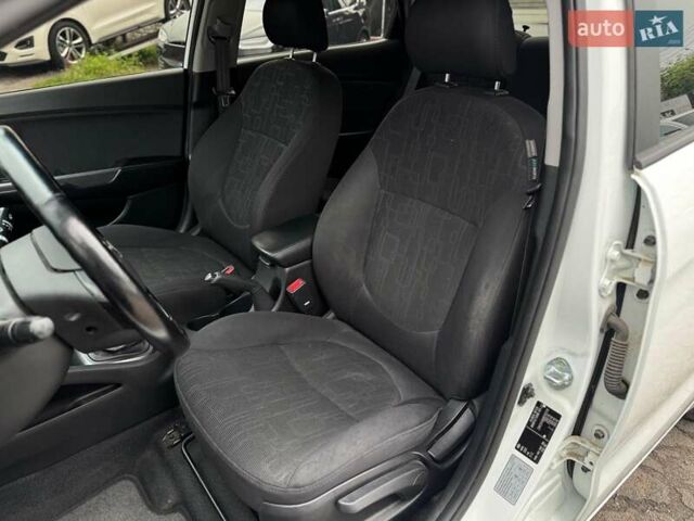 Белый Киа Рио, объемом двигателя 1.6 л и пробегом 105 тыс. км за 7790 $, фото 24 на Automoto.ua